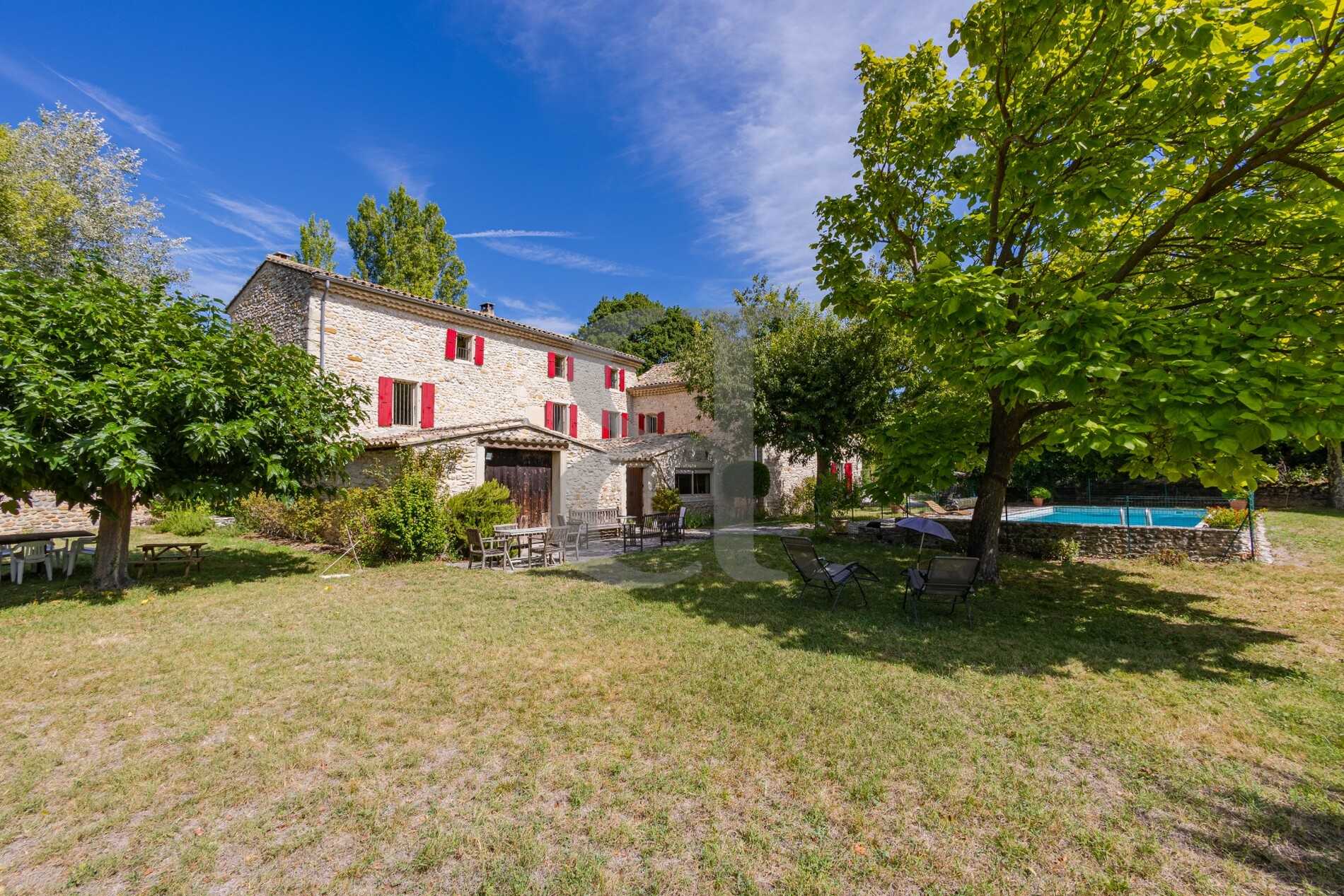 casa en Valréas, Provence-Alpes-Côte d'Azur 10825972