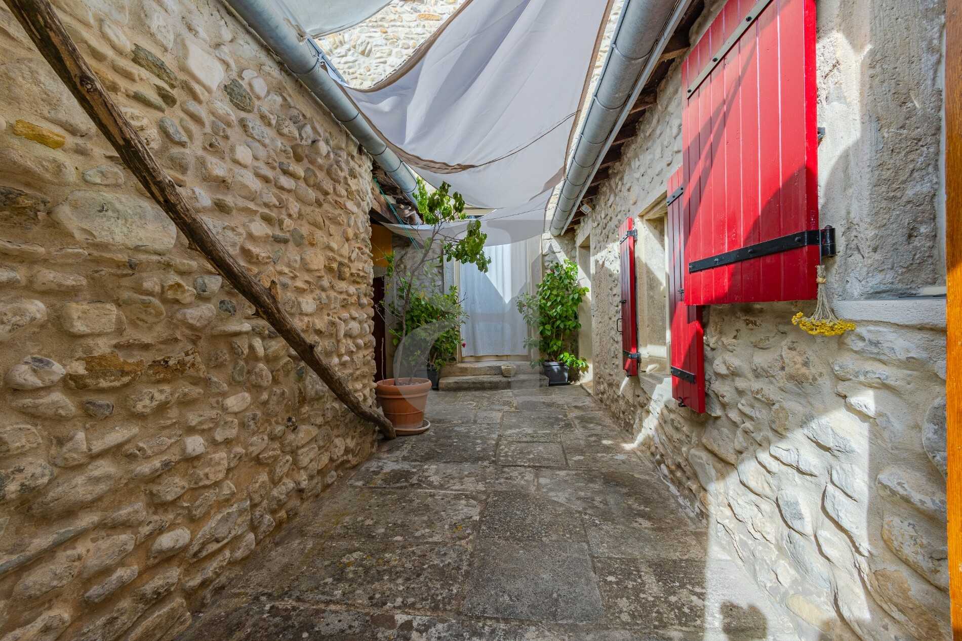 loger dans Valréas, Provence-Alpes-Côte d'Azur 10825972