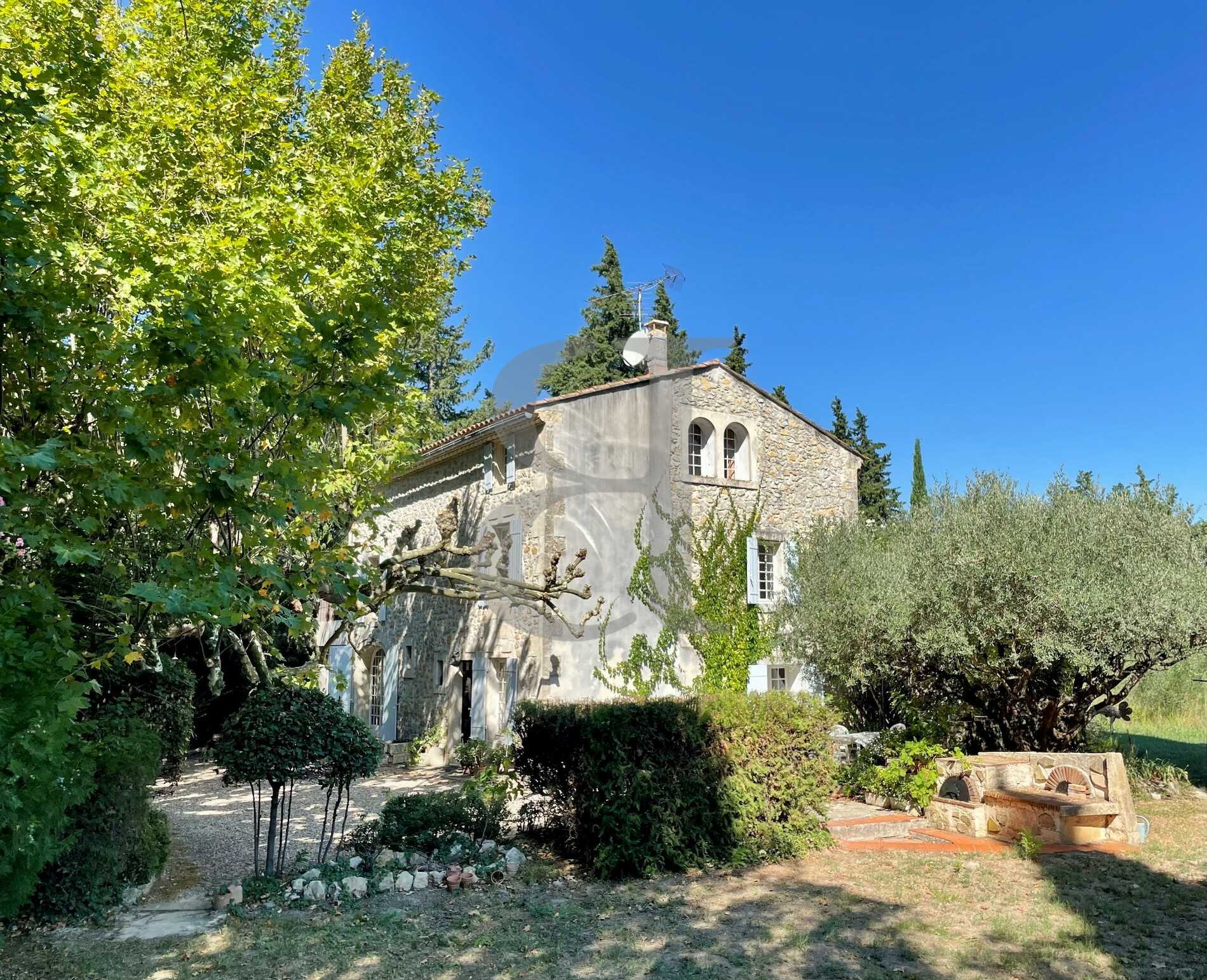 Hus i Boulbon, Provence-Alpes-Cote d'Azur 10825977