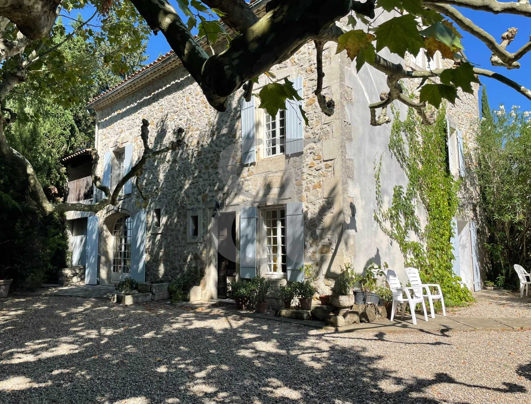 मकान में Boulbon, Provence-Alpes-Côte d'Azur 10825977
