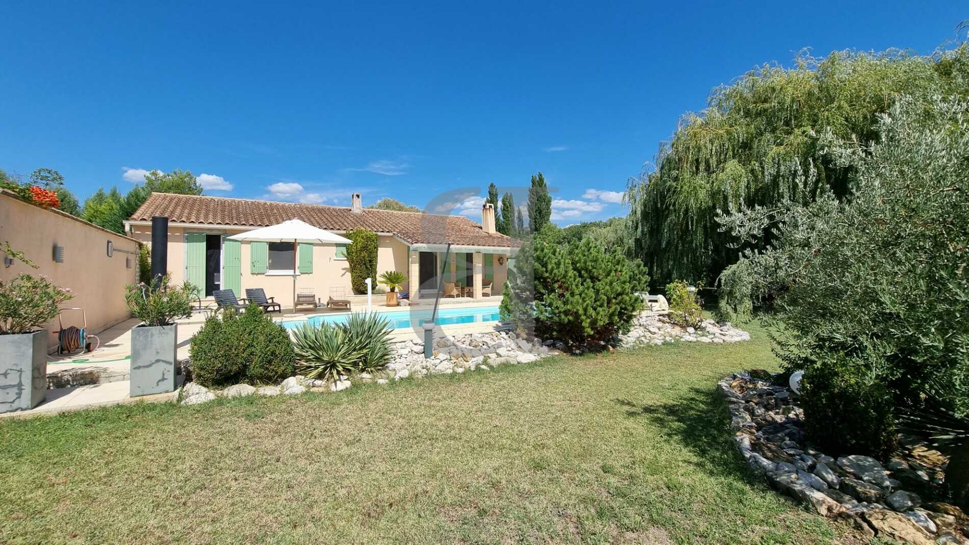 房子 在 Mormoiron, Provence-Alpes-Côte d'Azur 10825993