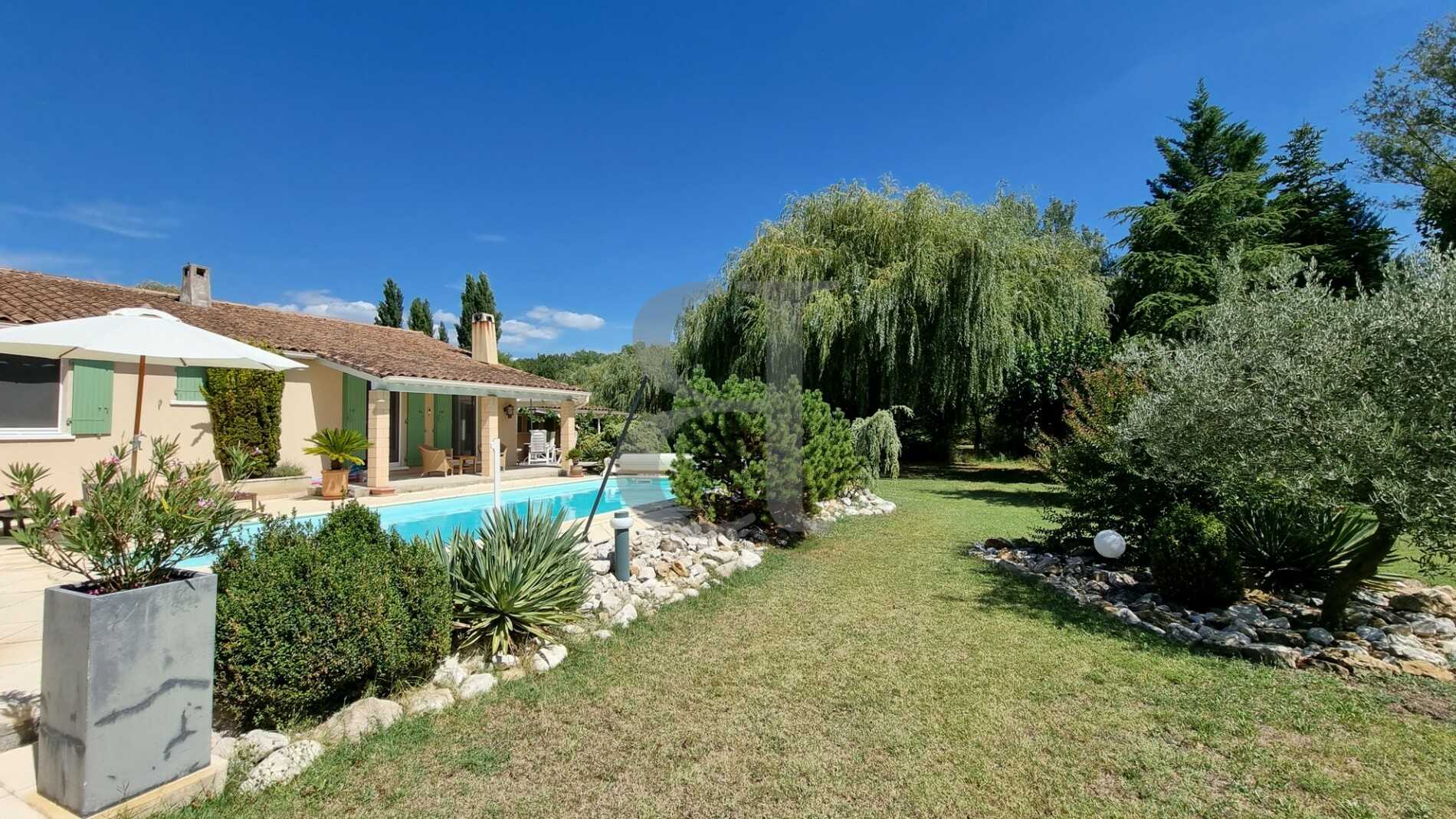 Talo sisään Mormoiron, Provence-Alpes-Cote d'Azur 10825993