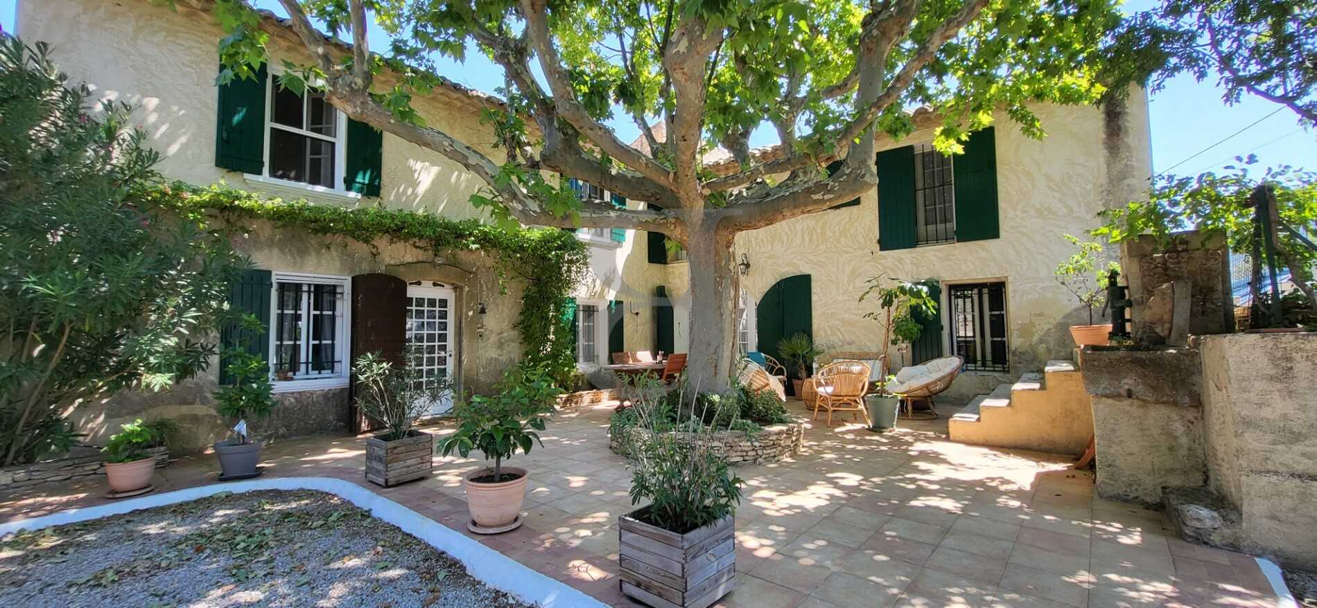 House in Vacqueyras, Provence-Alpes-Cote d'Azur 10826020