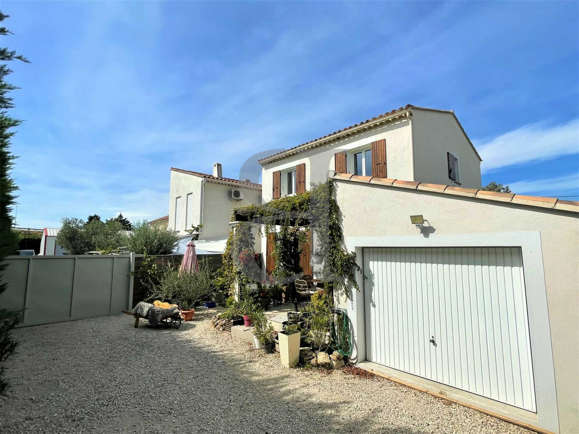 Haus im L'Isle-sur-la-Sorgue, Provence-Alpes-Côte d'Azur 10826052