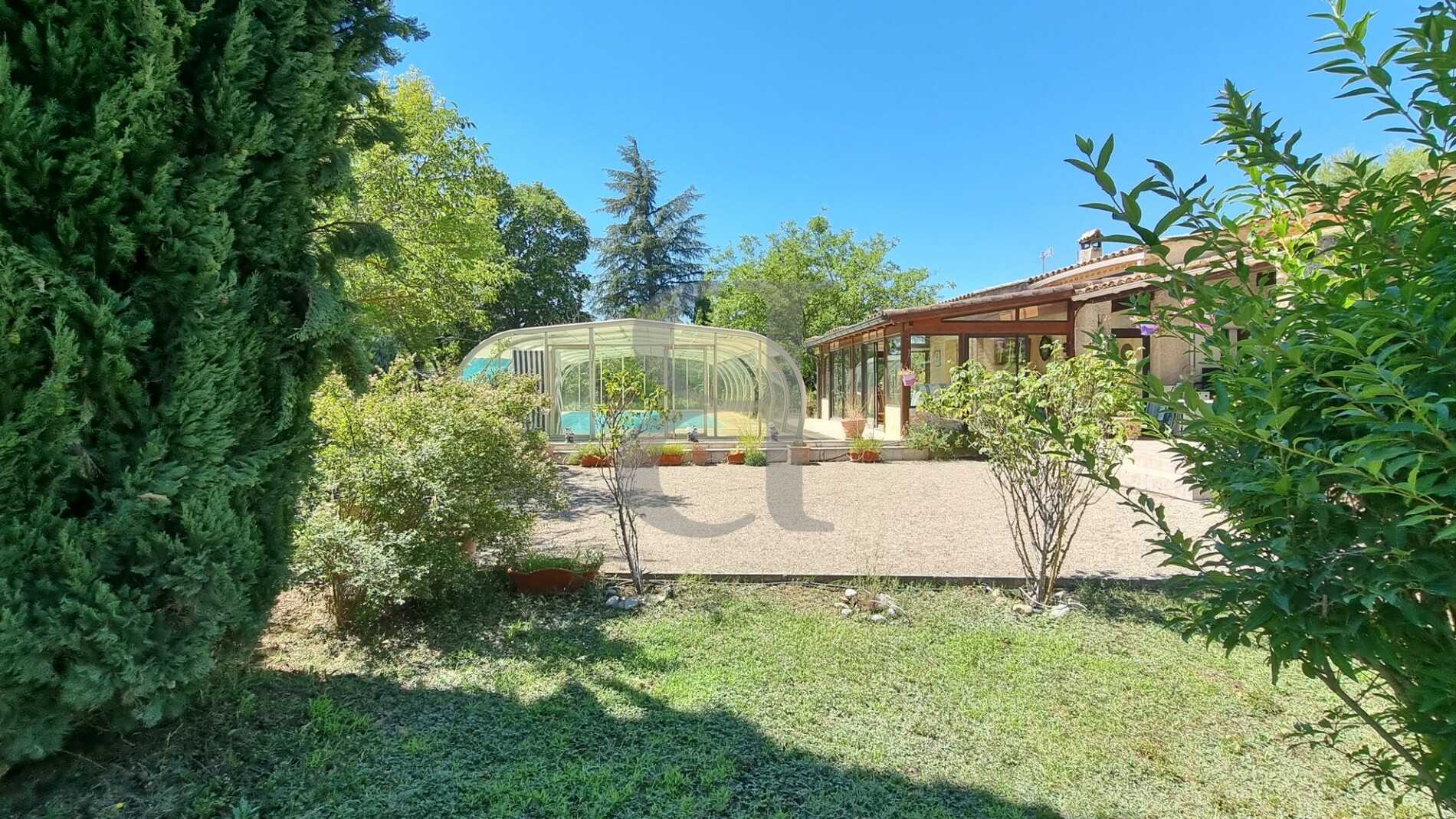 Rumah di Mazan, Provence-Alpes-Cote d'Azur 10826072