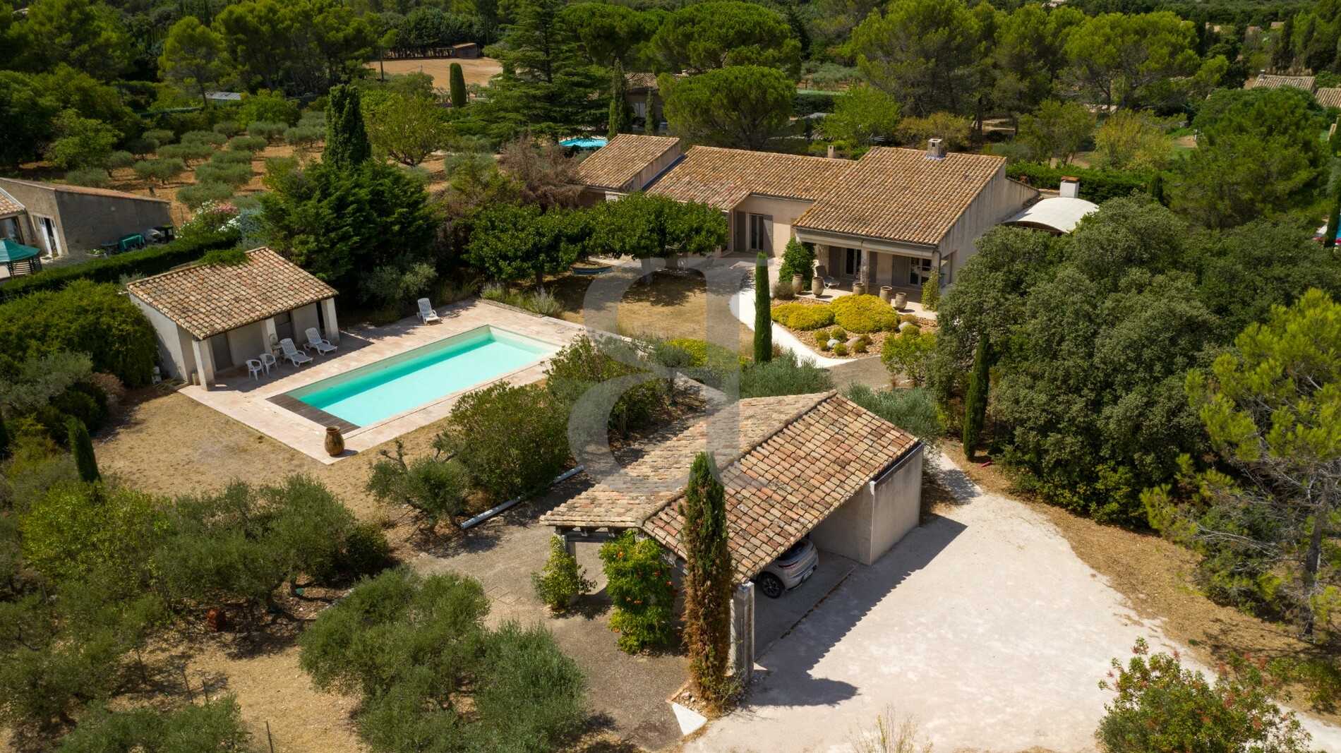 Huis in Eygalieres, Provence-Alpes-Cote d'Azur 10826083