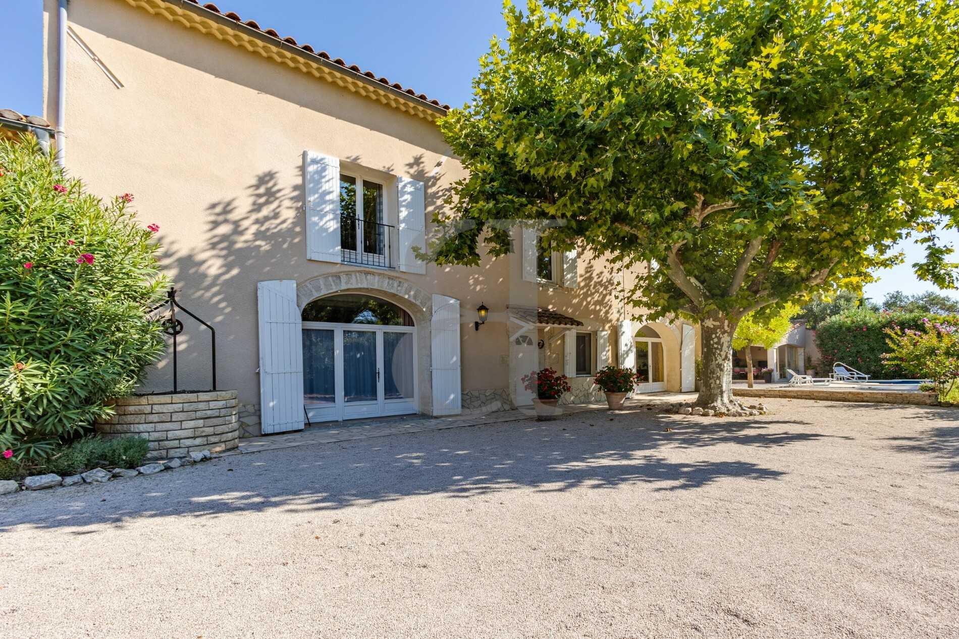 Hus i Pernes-les-Fontaines, Provence-Alpes-Cote d'Azur 10826085