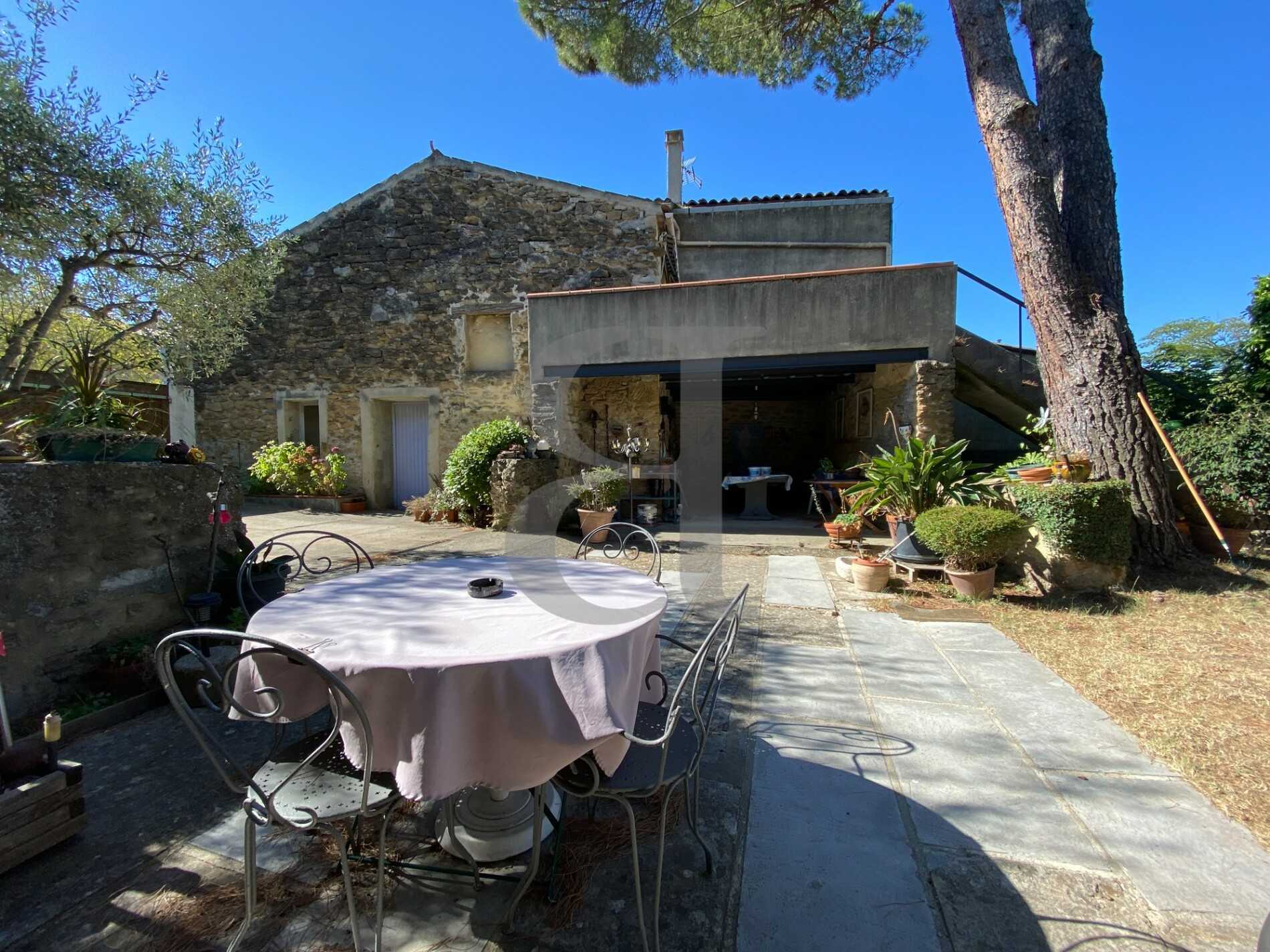 بيت في Grillon, Provence-Alpes-Côte d'Azur 10826101