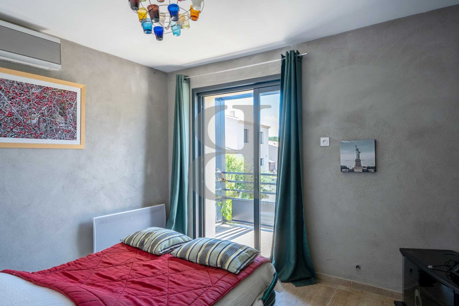 집 에 Malemort-du-Comtat, Provence-Alpes-Côte d'Azur 10826130