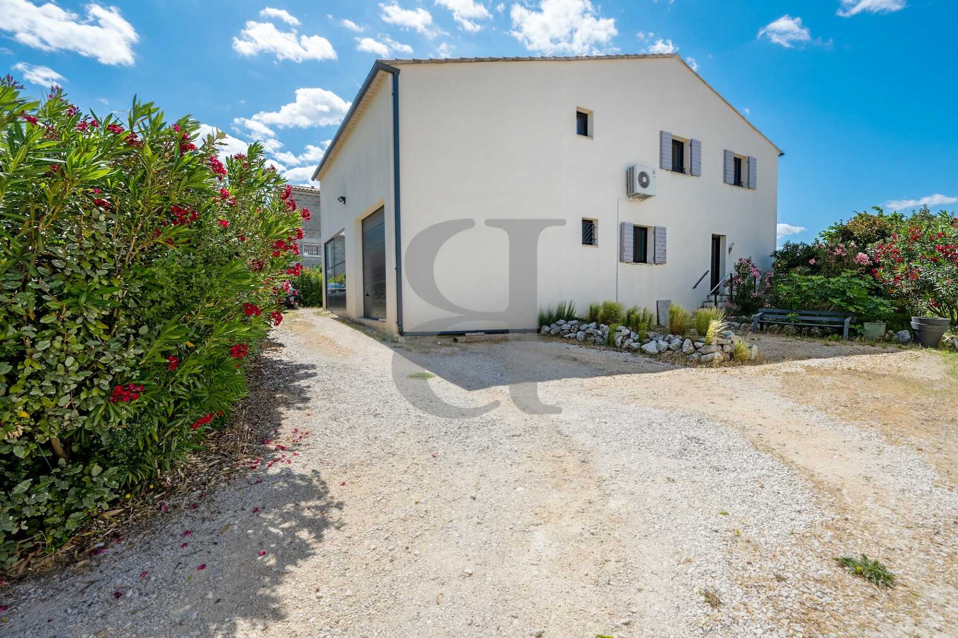 Casa nel Malemort-du-Comtat, Provence-Alpes-Côte d'Azur 10826130