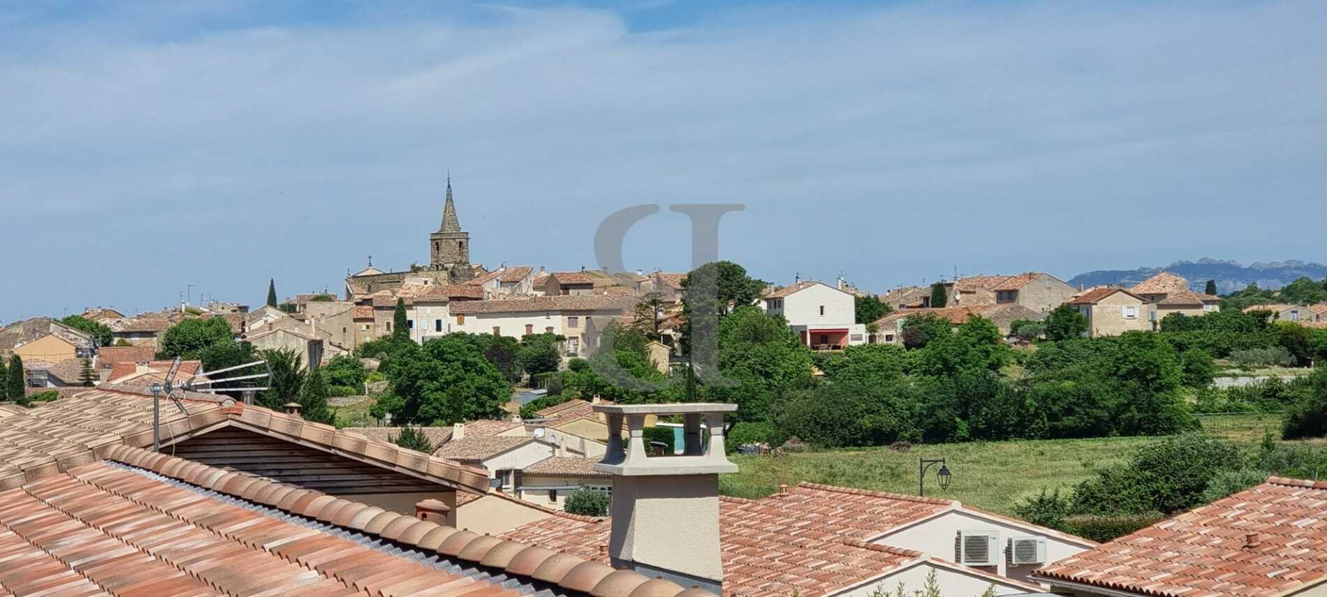 Talo sisään Malemort-du-Comtat, Provence-Alpes-Cote d'Azur 10826130