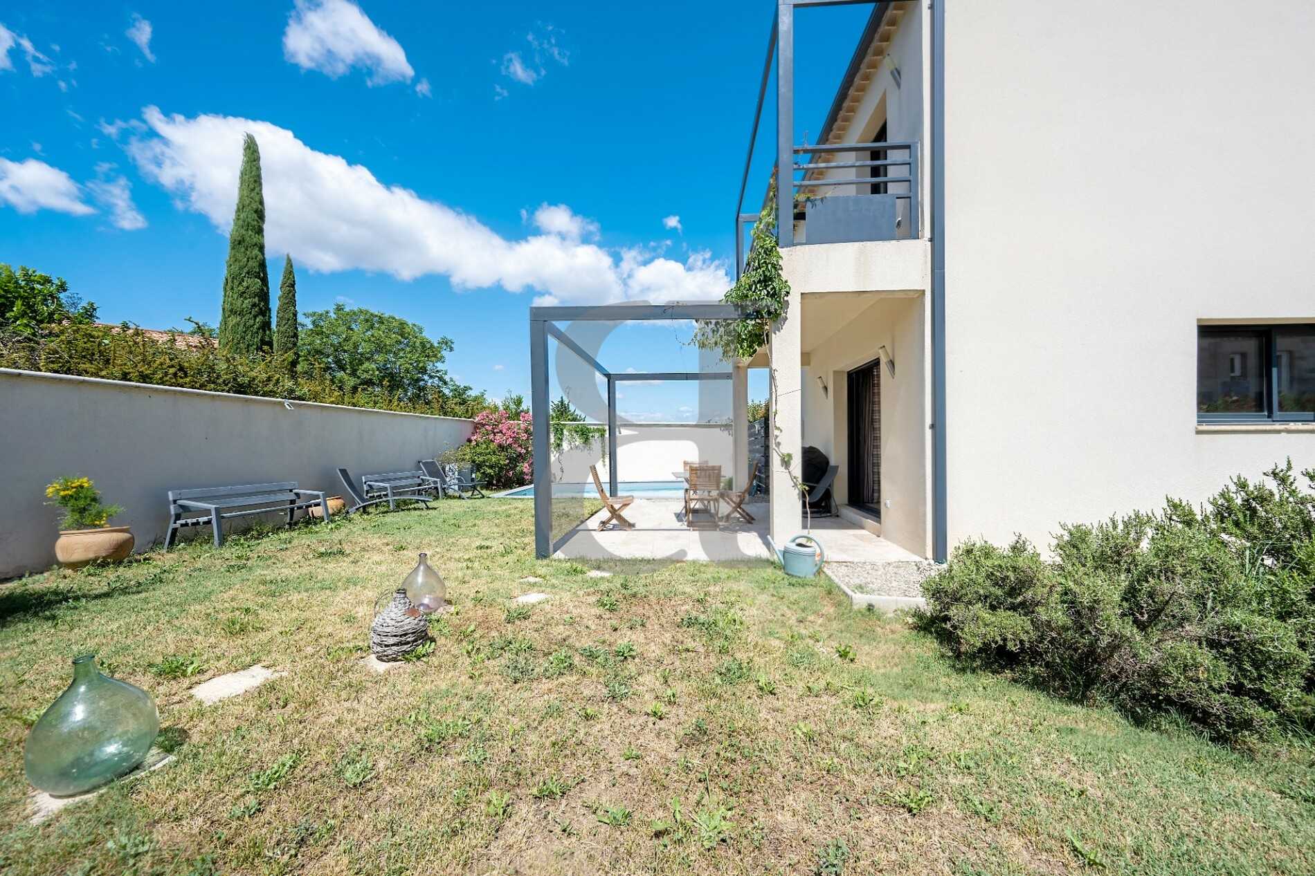 House in Malemort-du-Comtat, Provence-Alpes-Cote d'Azur 10826130