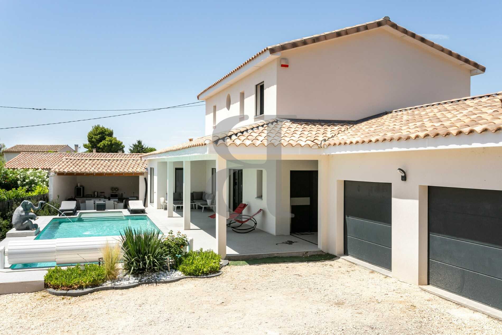 Casa nel Fontvieille, Provence-Alpes-Côte d'Azur 10826165