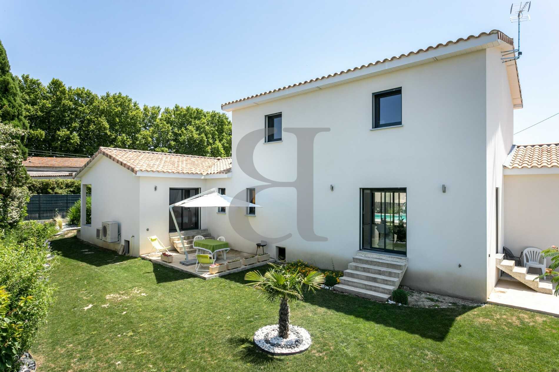 House in Fontvieille, Provence-Alpes-Cote d'Azur 10826165