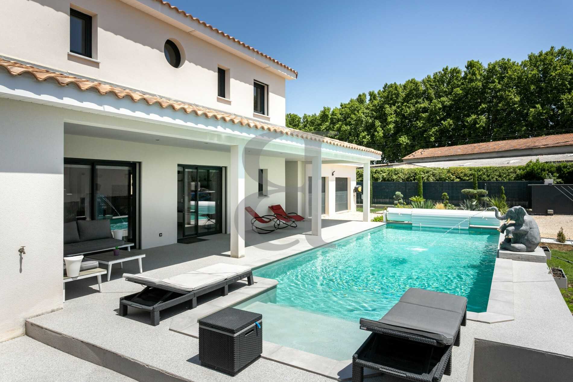 Casa nel Fontvieille, Provence-Alpes-Côte d'Azur 10826165