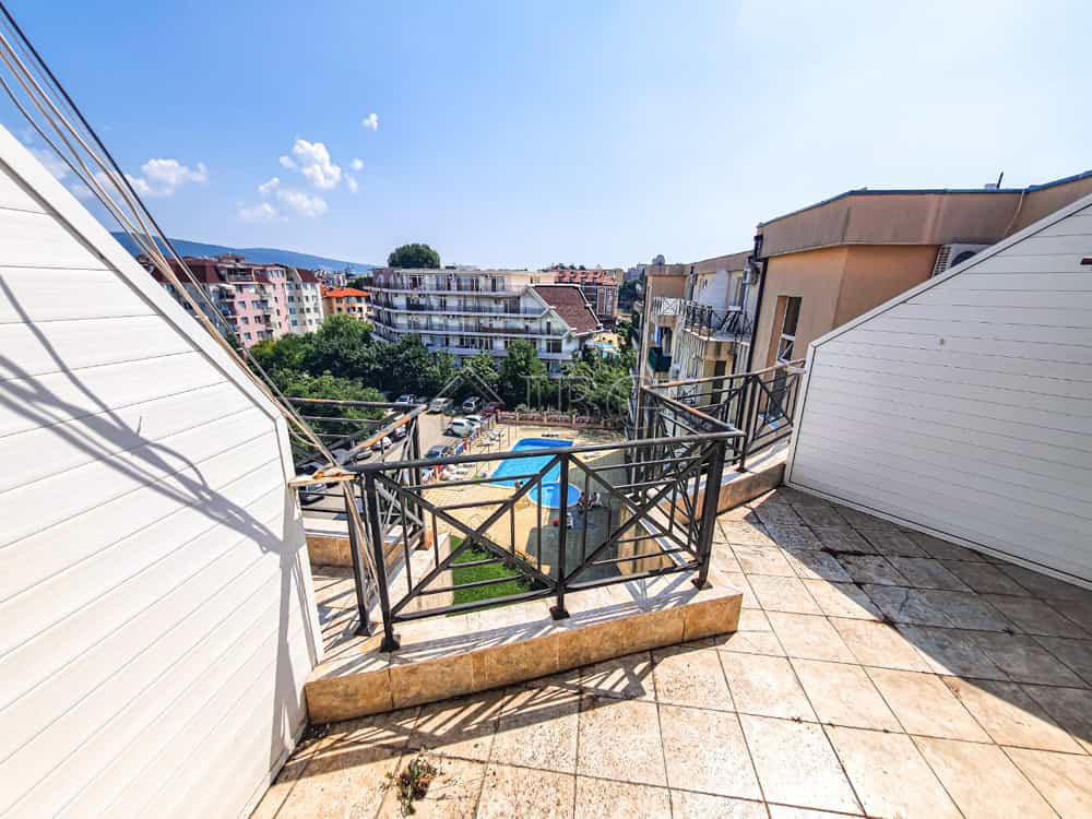 Condominium in Nesebar, Burgas 10826220