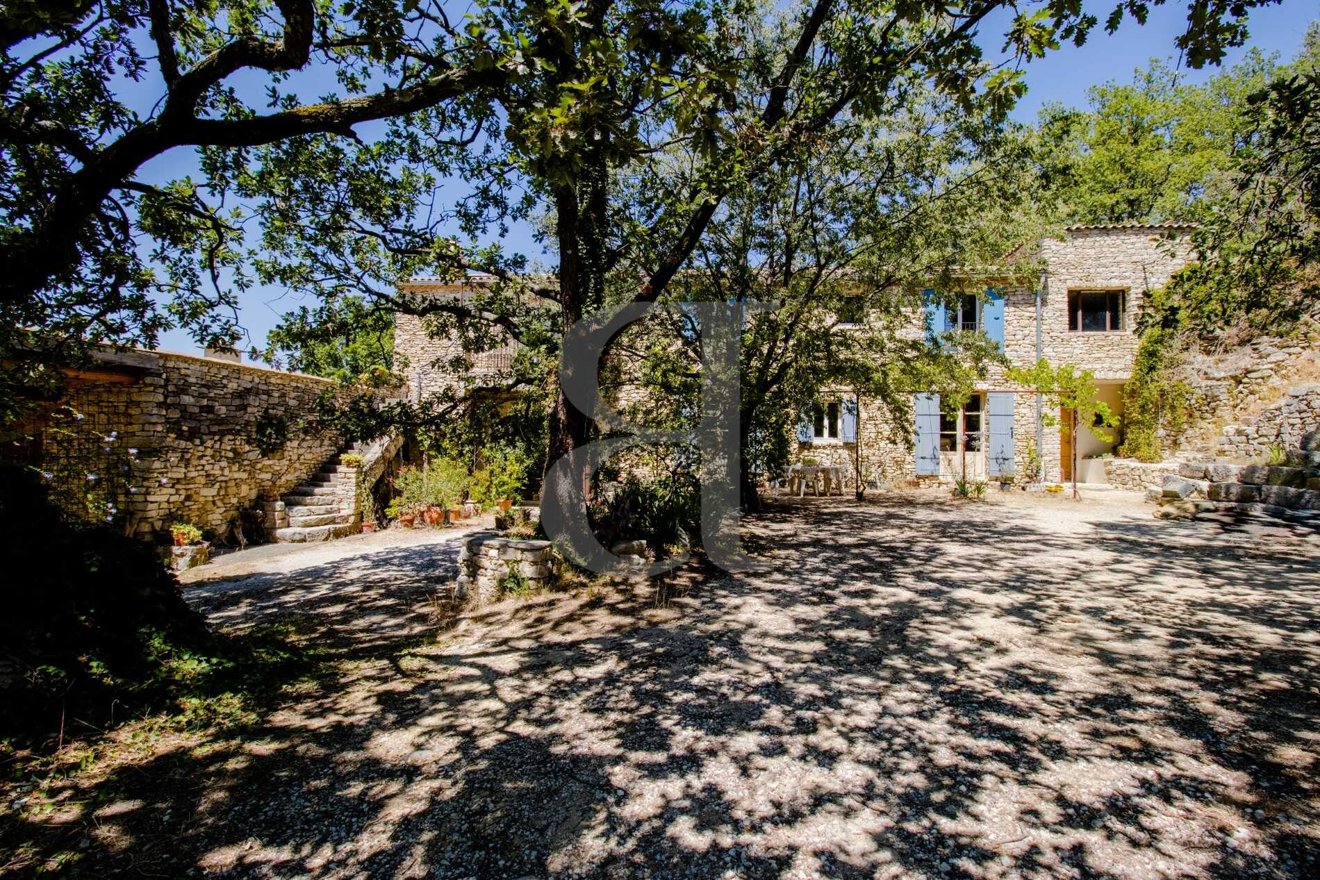 Huis in L'Isle-sur-la-Sorgue, Provence-Alpes-Côte d'Azur 10826227