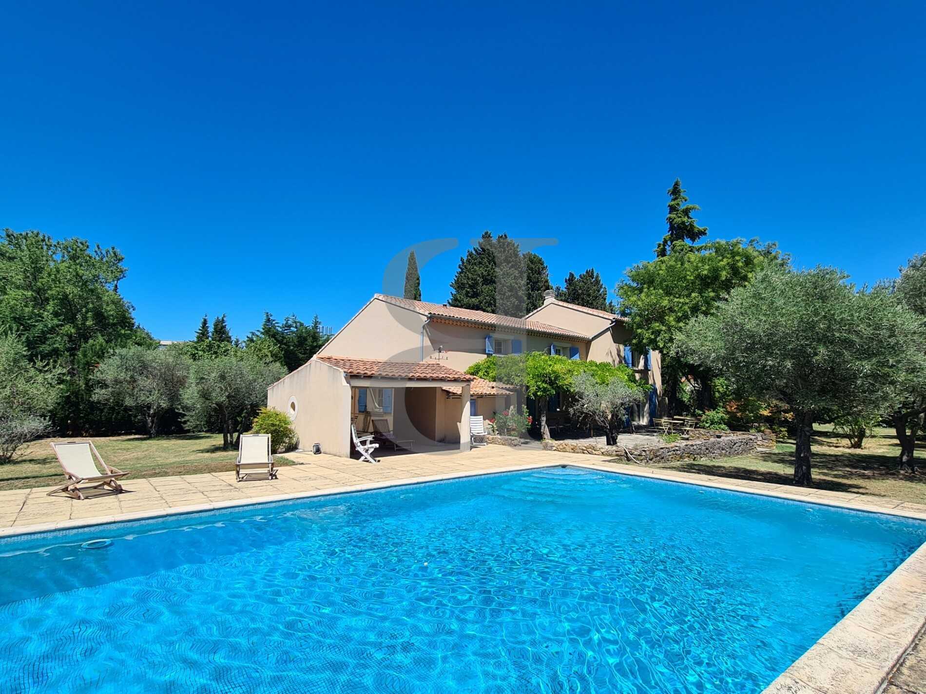 rumah dalam Orange, Provence-Alpes-Côte d'Azur 10826266