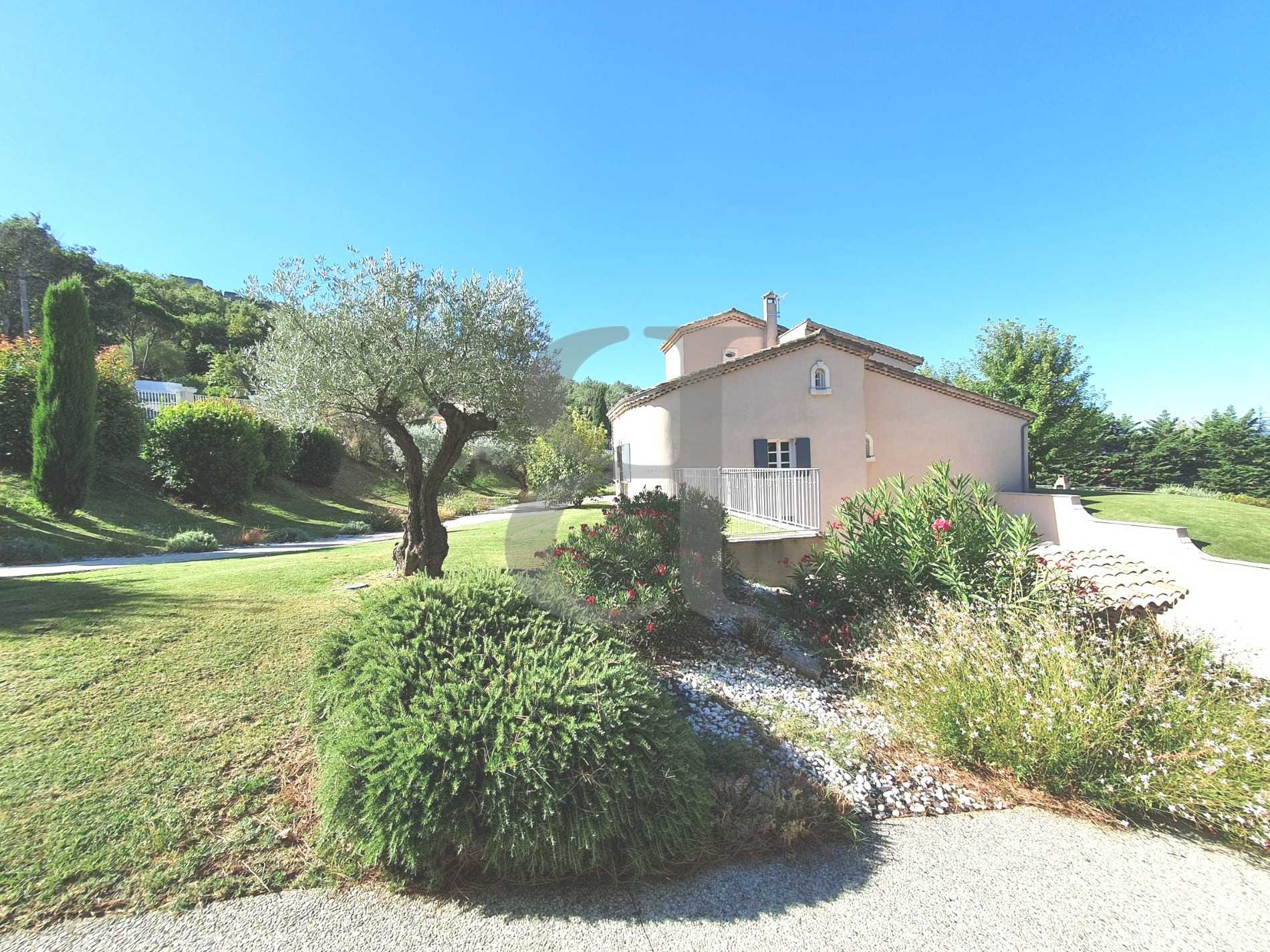 Hus i Alleins, Provence-Alpes-Cote d'Azur 10826286