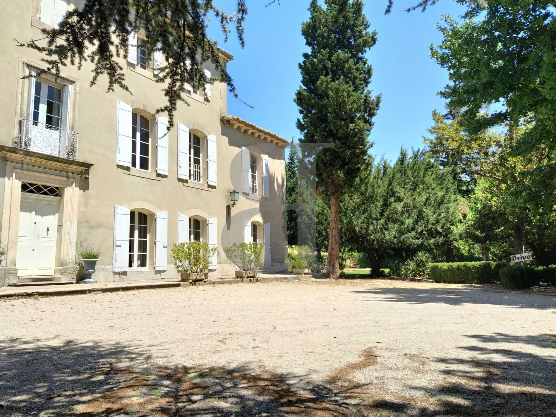 Haus im L'Isle-sur-la-Sorgue, Provence-Alpes-Côte d'Azur 10826326