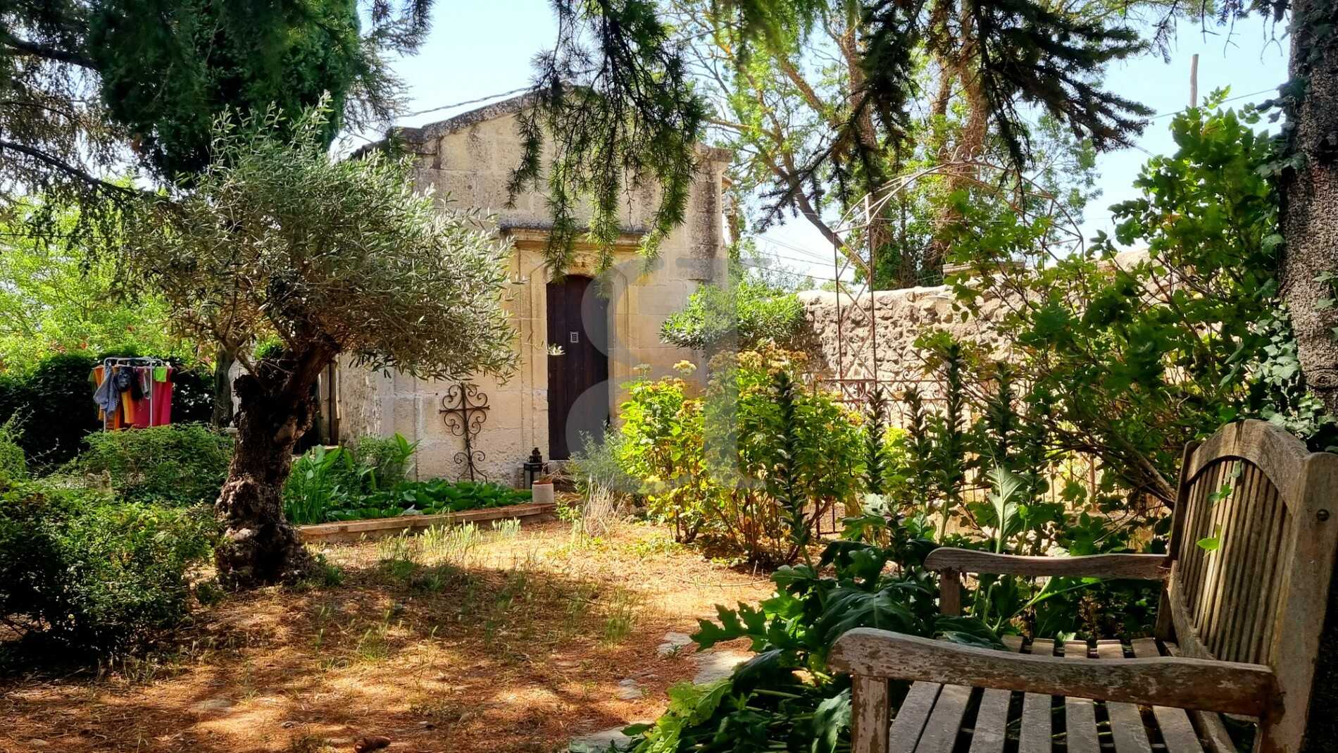 بيت في Boulbon, Provence-Alpes-Côte d'Azur 10826348