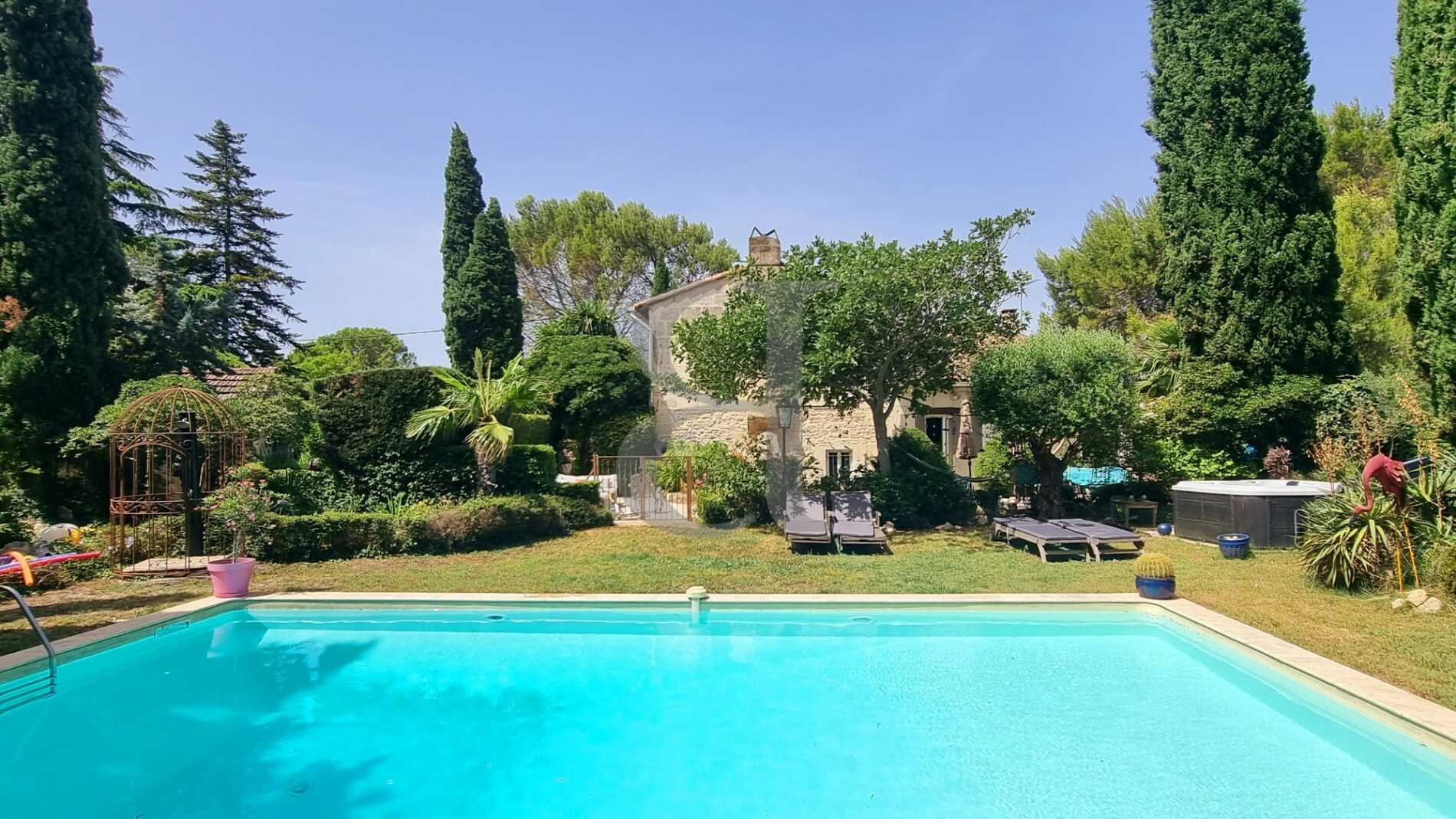 Hus i Boulbon, Provence-Alpes-Cote d'Azur 10826348