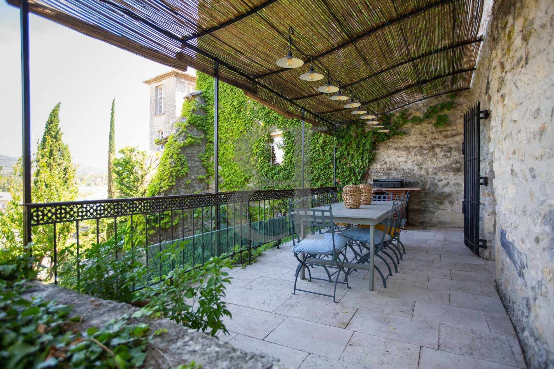 Talo sisään Vaison-la-Romaine, Provence-Alpes-Cote d'Azur 10826365