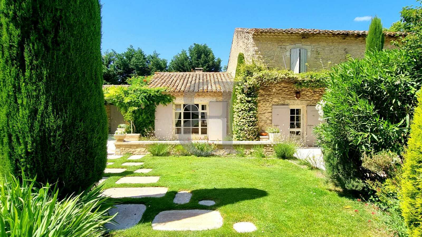 房子 在 Eygalières, Provence-Alpes-Côte d'Azur 10826378