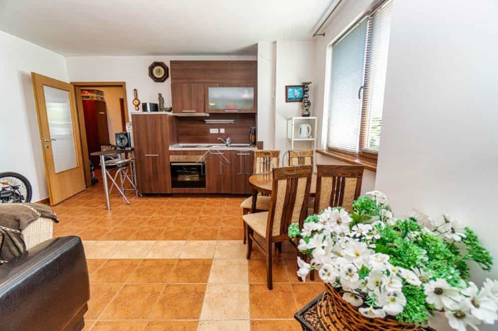 Condominium in Pomorie, Burgas 10826470