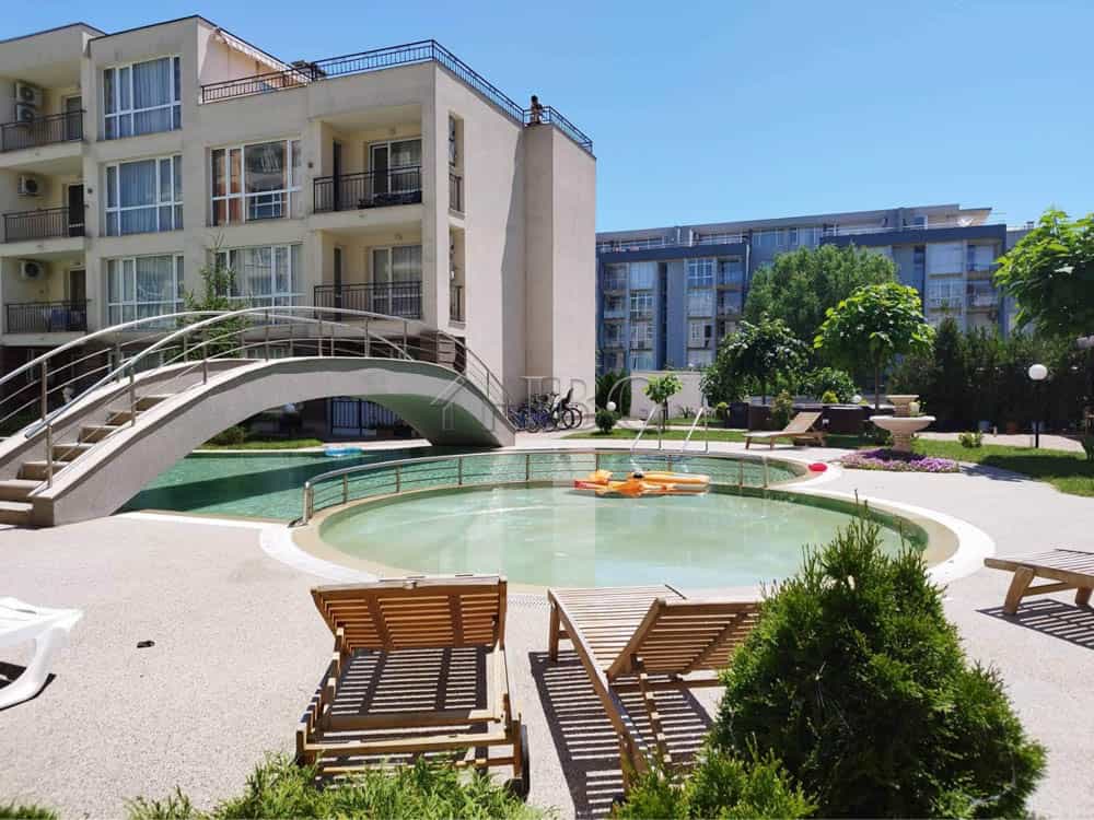 Condominium in Nesebar, Burgas 10826623