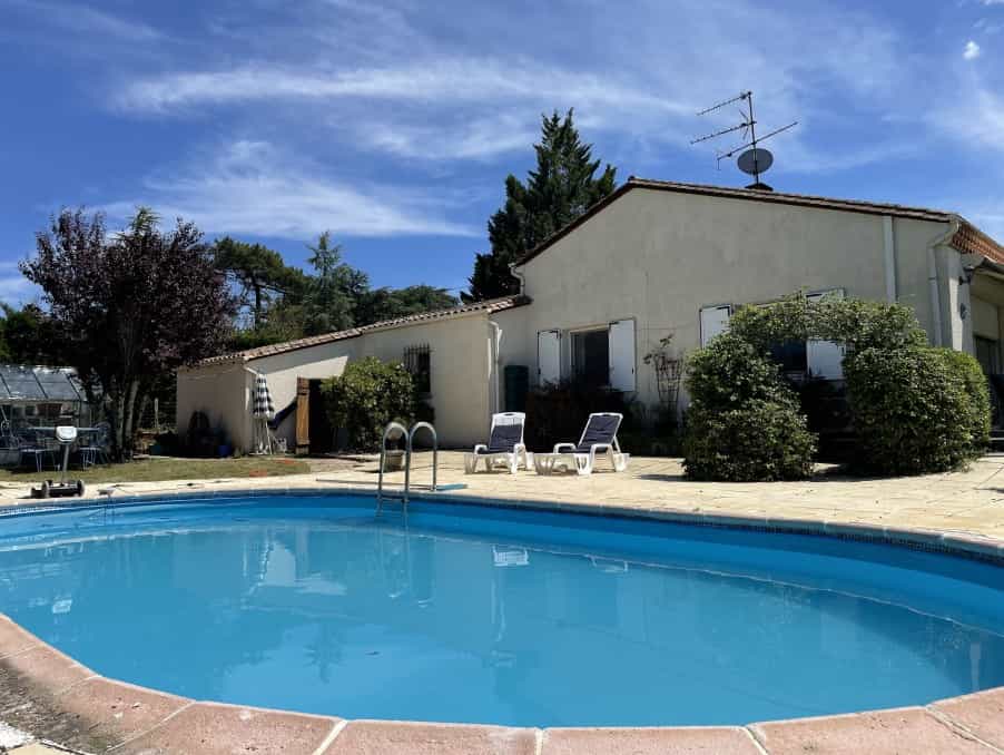 House in Bergerac, Nouvelle-Aquitaine 10827019