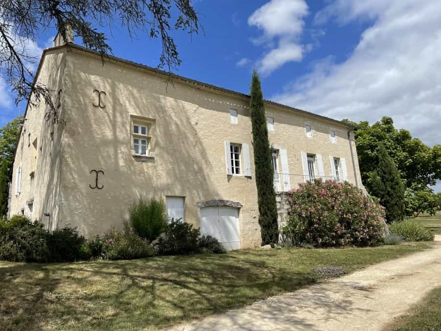 House in Montcaret, Nouvelle-Aquitaine 10827052
