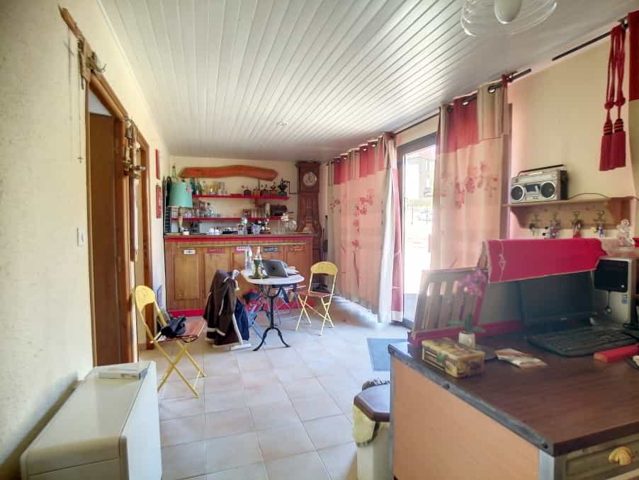 Casa nel Meyrals, Nouvelle-Aquitaine 10827086