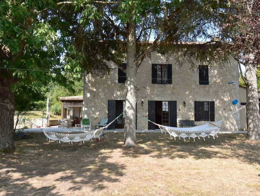 Huis in Conne-de-Labarde, Nouvelle-Aquitanië 10827119
