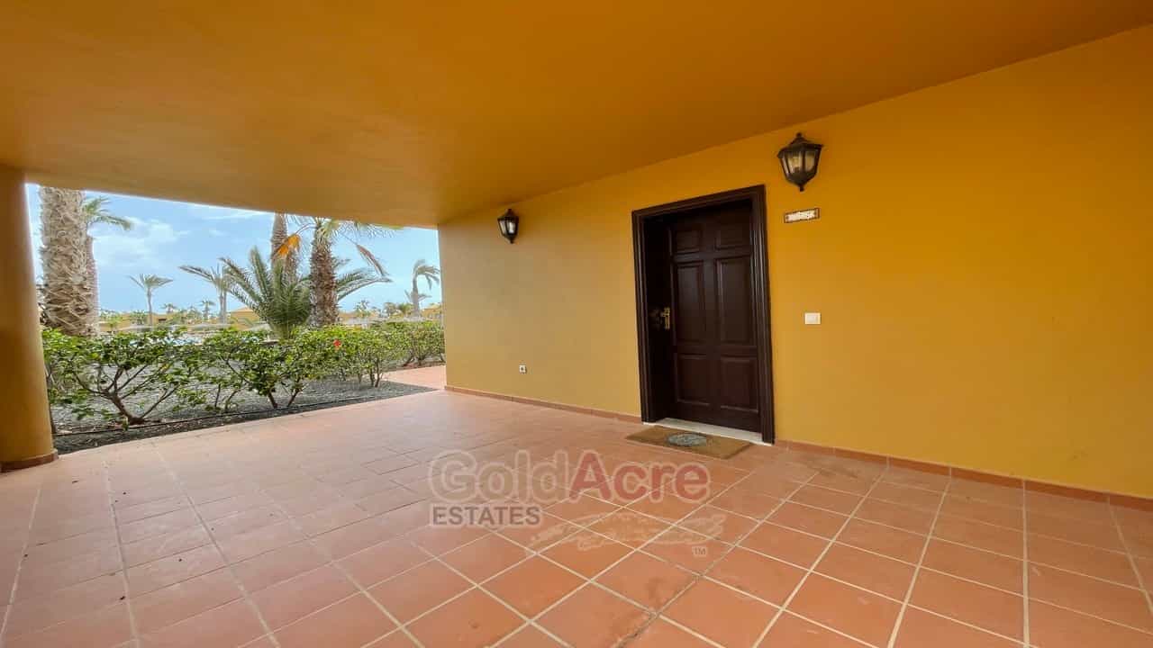 Condominium in La Oliva, Canary Islands 10827295