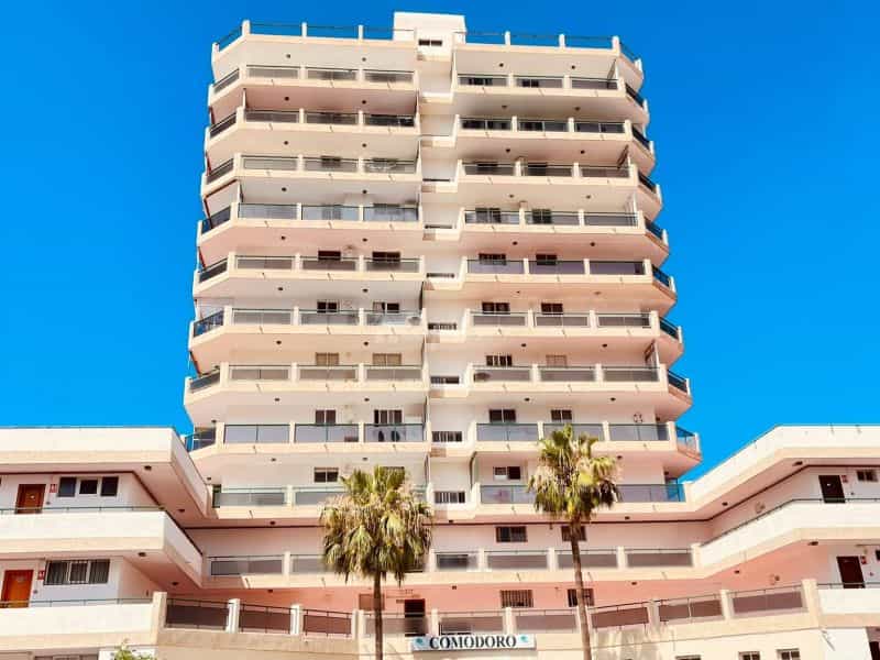 Condominium in Los Cristianos, Canary Islands 10827412