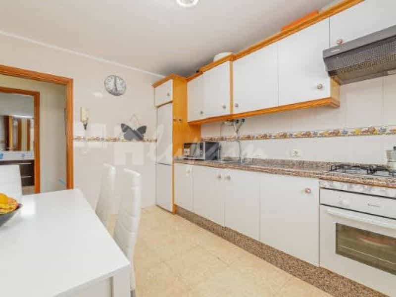 Condominium in Arona, Canarias 10827437