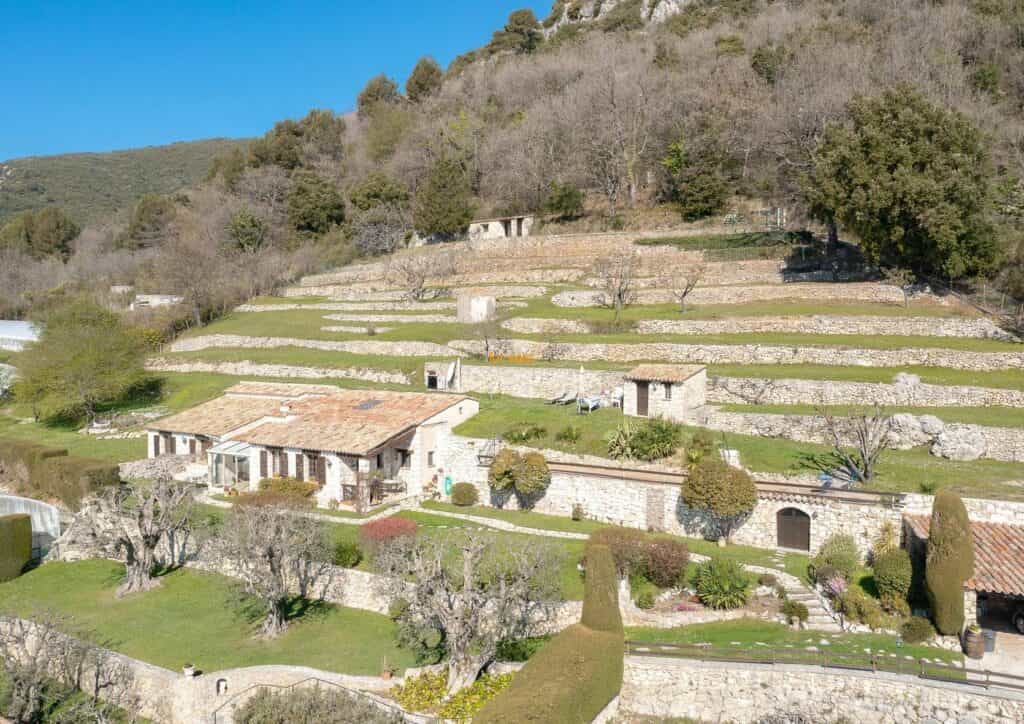 House in Tourrettes-sur-Loup, Provence-Alpes-Cote d'Azur 10827465