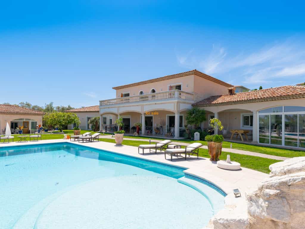 Casa nel Roquefort-les-Pins, Provence-Alpes-Côte d'Azur 10827471