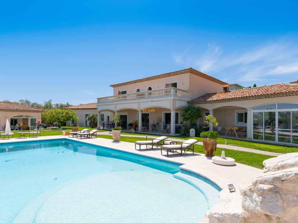 rumah dalam Roquefort-les-Pins, Provence-Alpes-Côte d'Azur 10827471