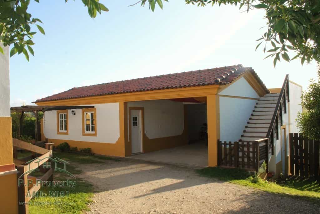 жилой дом в Кальдас-да-Раинья, Лейрия 10827592