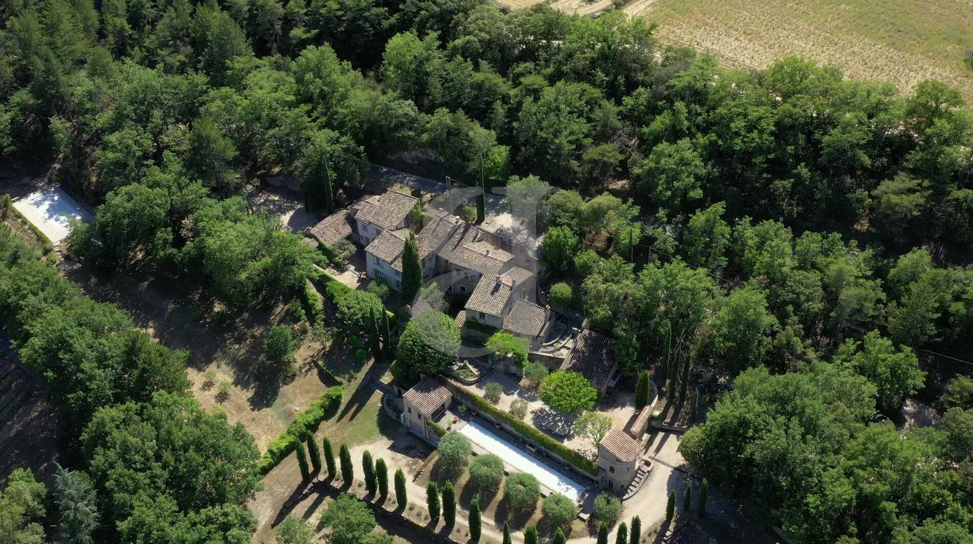 House in Vaison-la-Romaine, Provence-Alpes-Côte d'Azur 10827702