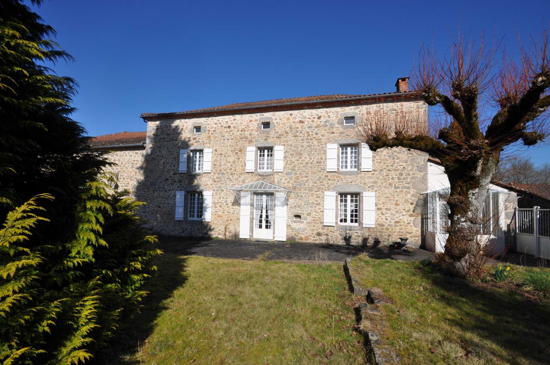 House in Busserolles, Nouvelle-Aquitaine 10828081