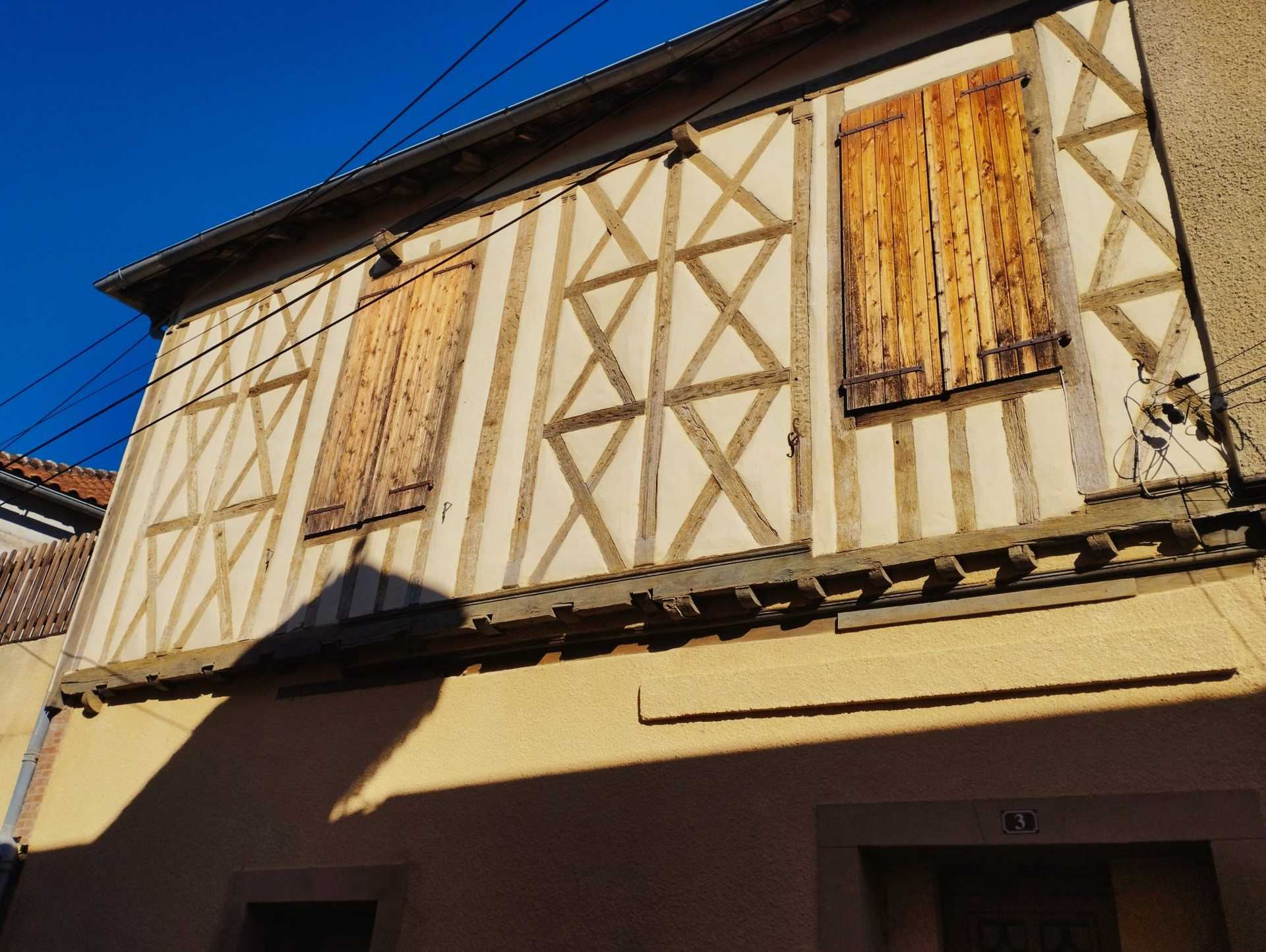 Huis in Castelnau-Magnoac, Occitanië 10828105
