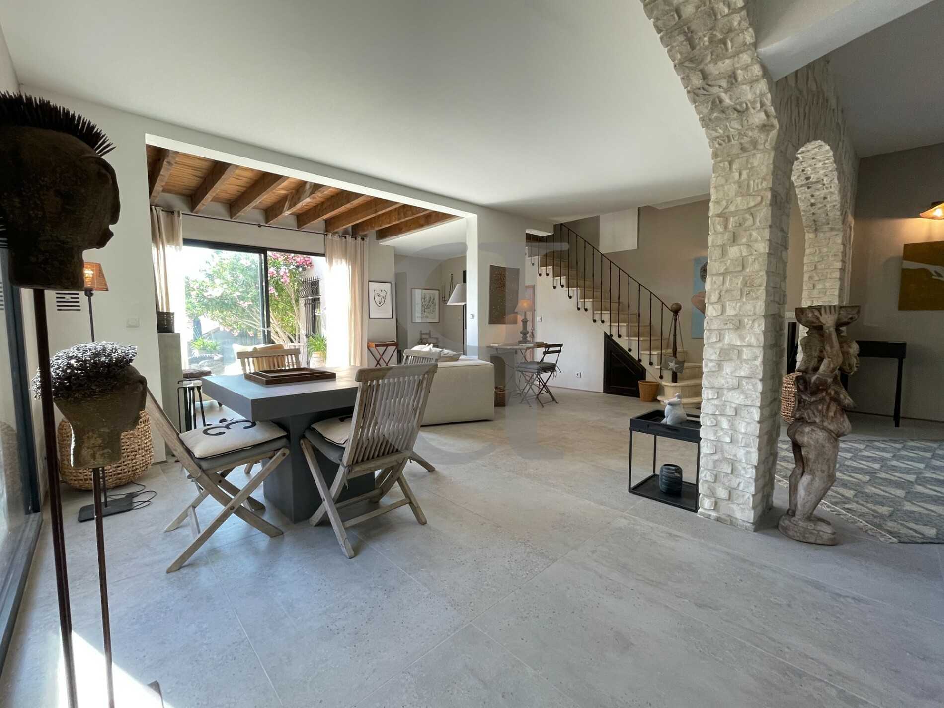 σπίτι σε Villeneuve-lès-Avignon, Occitanie 10828147