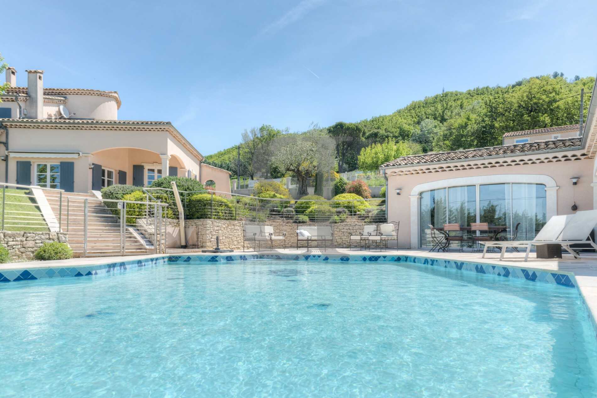Hus i Alleins, Provence-Alpes-Cote d'Azur 10828162