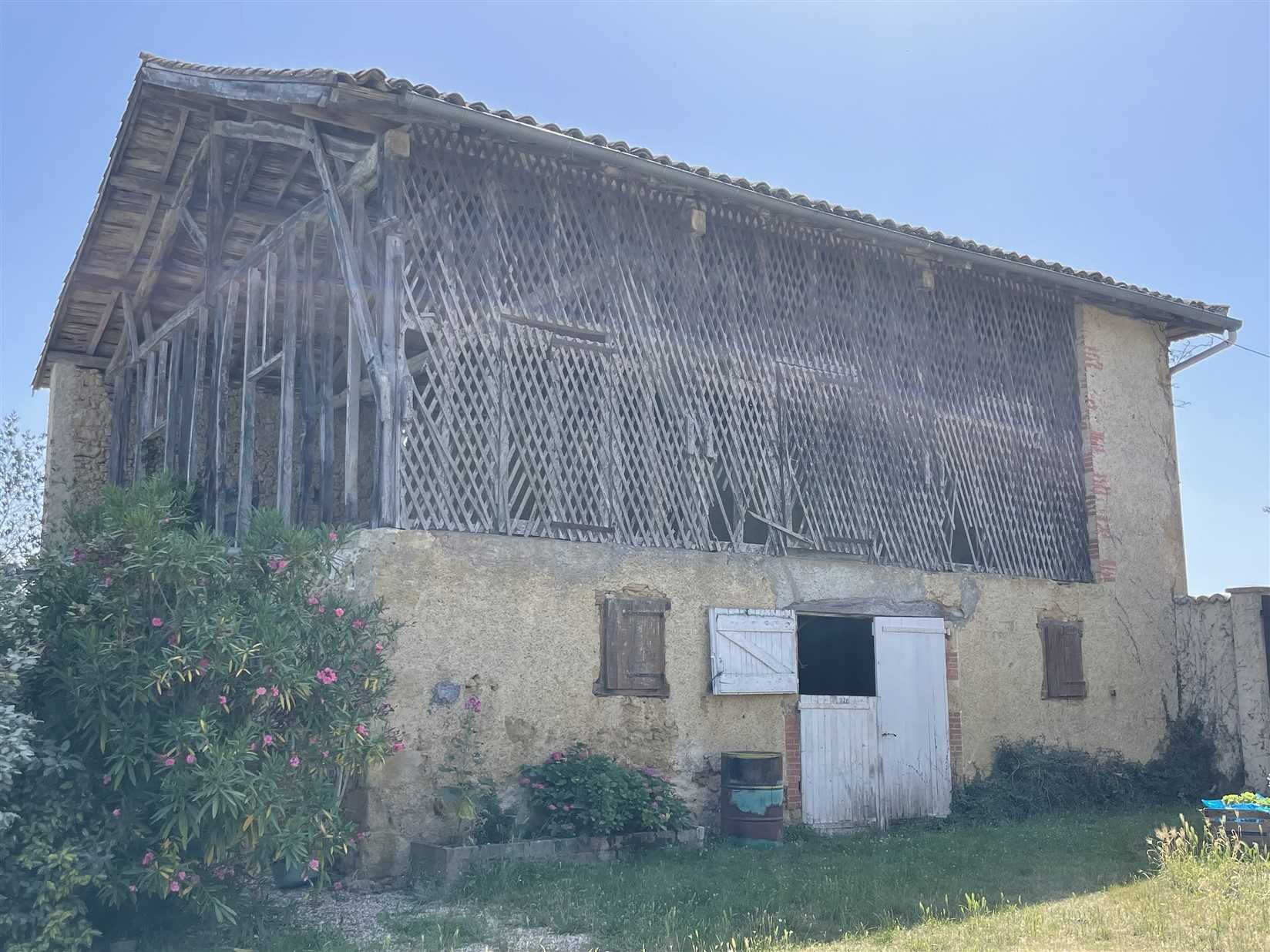 بيت في Seissan, Occitanie 10828183