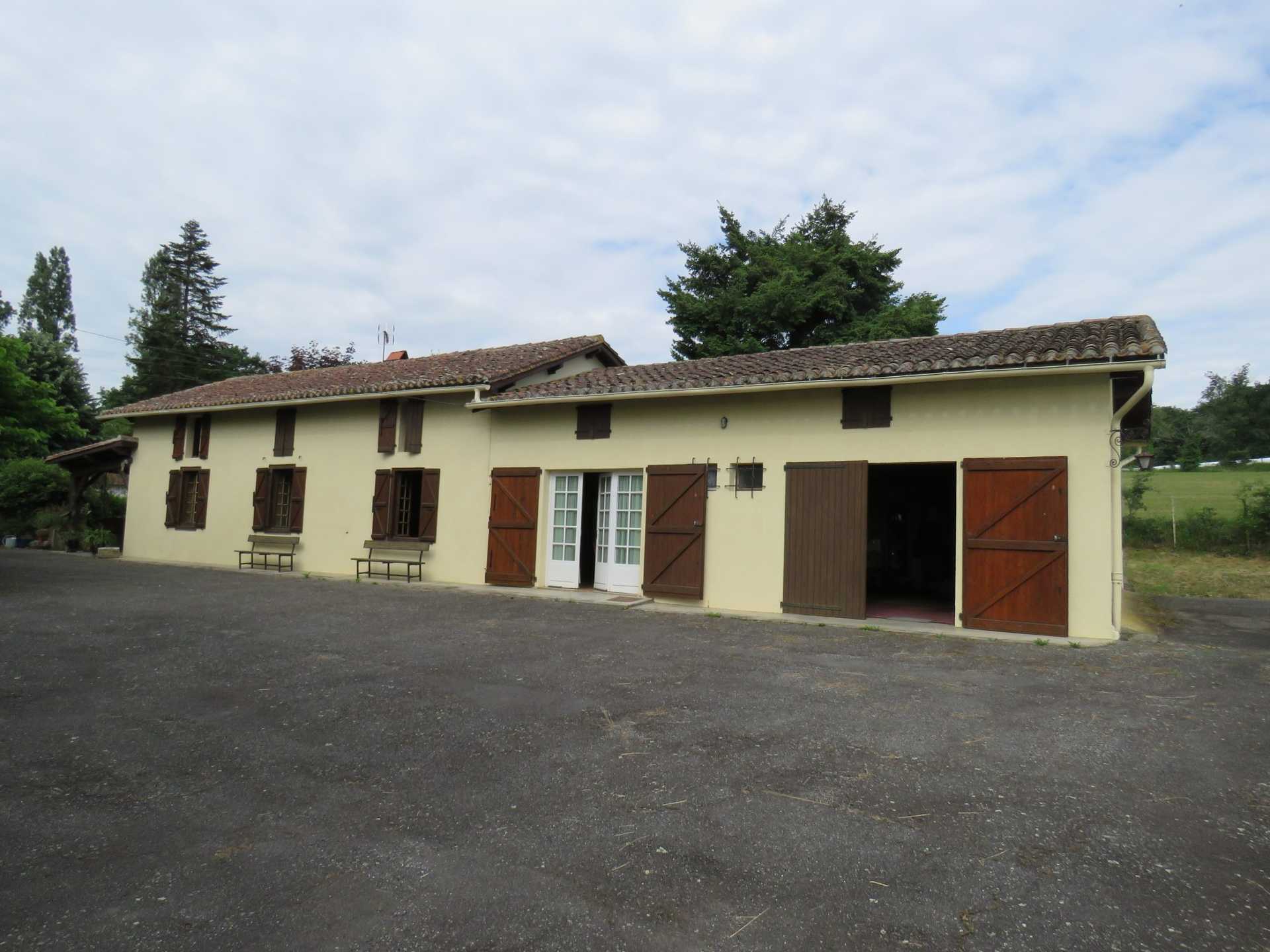 Будинок в Castelnau-Magnoac, Occitanie 10828199