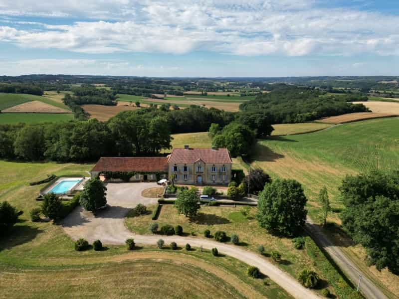 House in Etouars, Nouvelle-Aquitaine 10828202