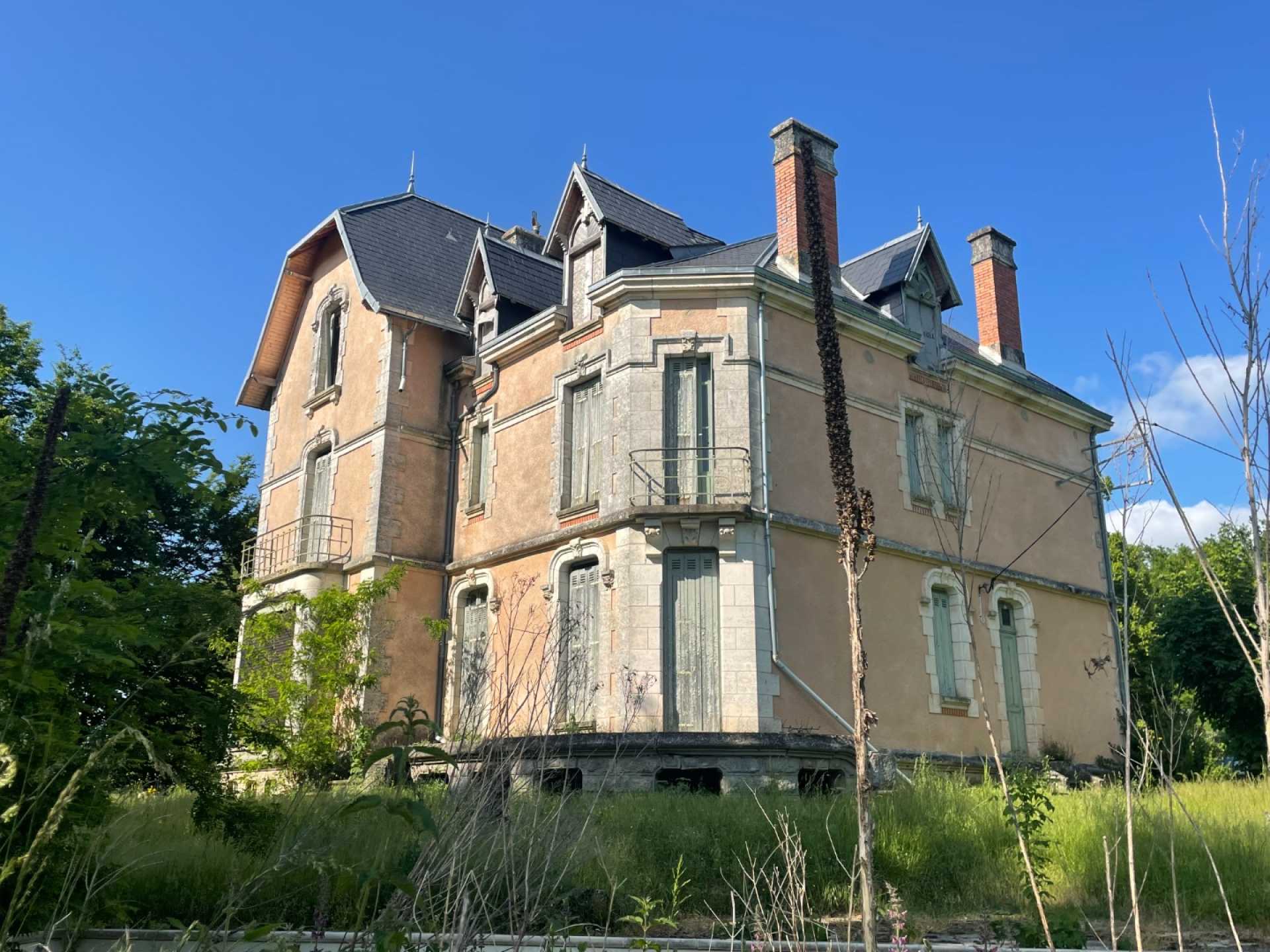 मकान में Hautefort, Nouvelle-Aquitaine 10828237